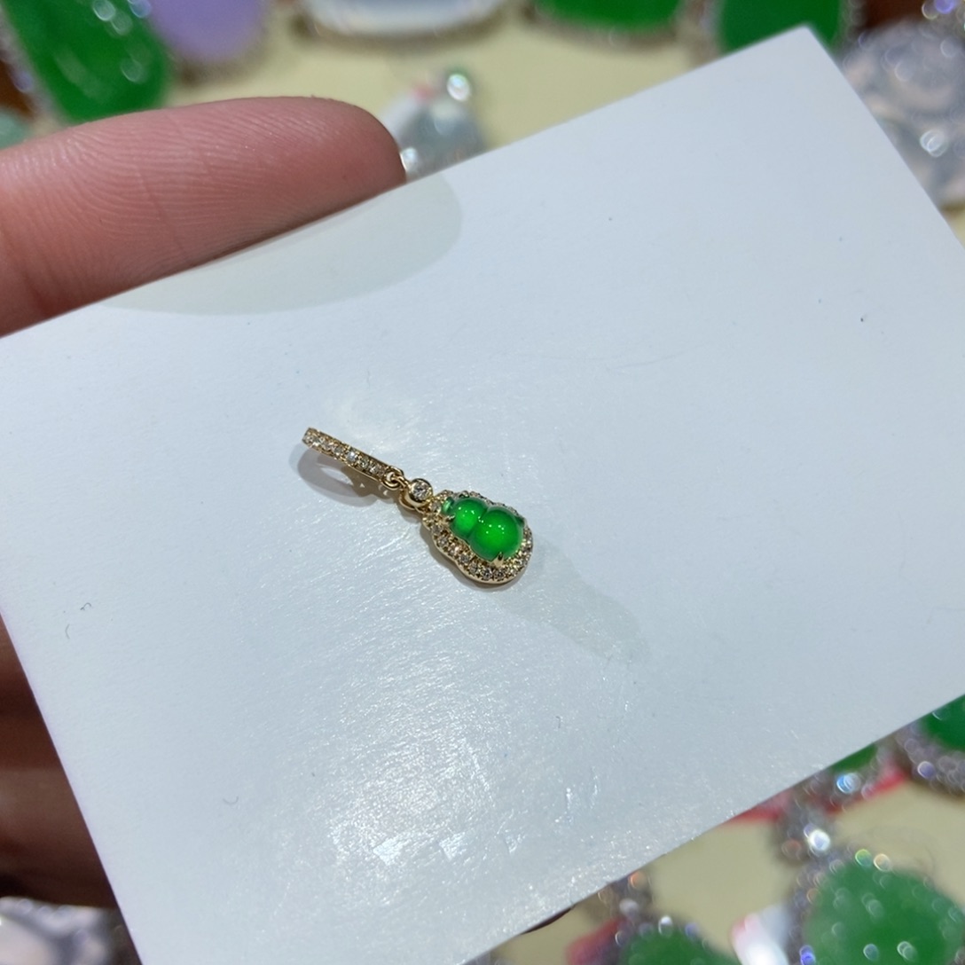 翡翠颈饰18K金镶嵌吊坠