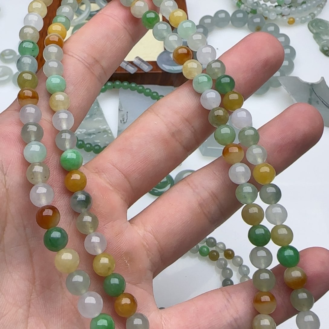 翡翠未镶嵌颈饰远**竟