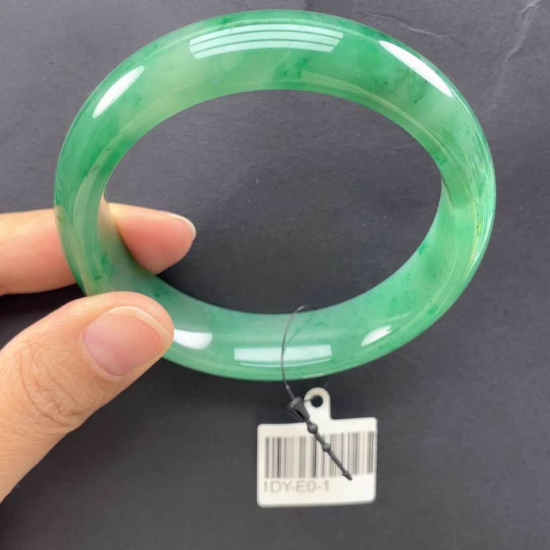 小***草石英质玉未镶嵌手镯