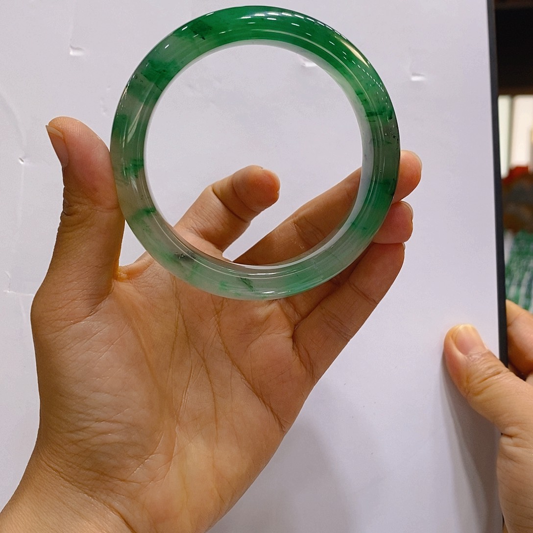 石英质玉未镶嵌手镯60.61