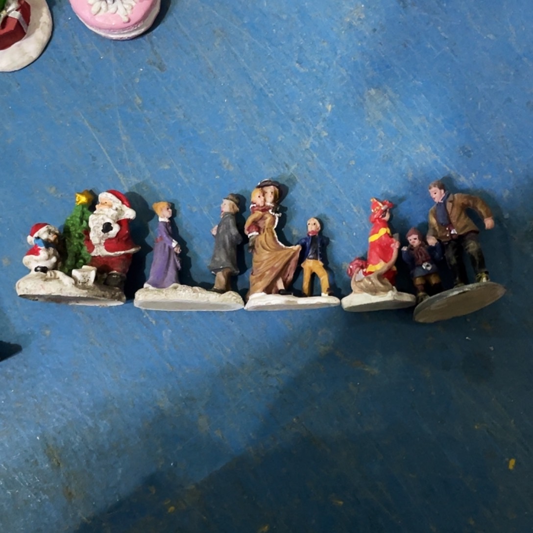 摆件  磕碰。          n