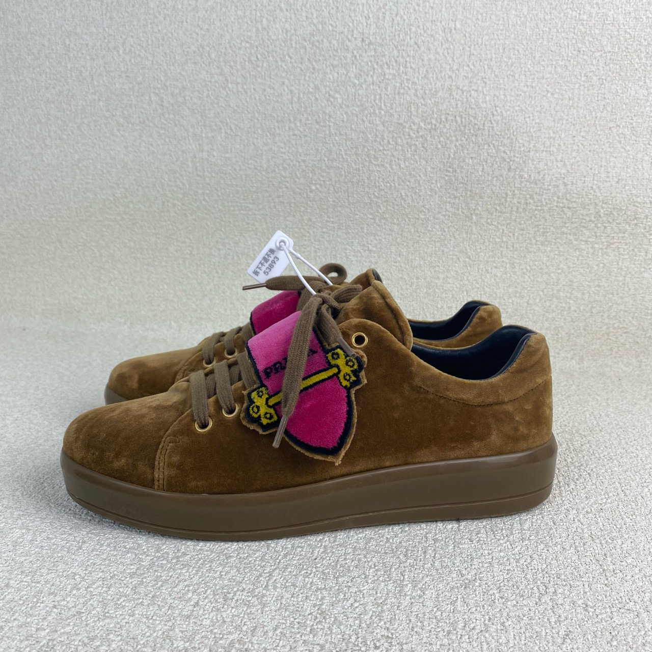99新 Prada/普拉达 Prada丝绒板鞋/40码/98新/公价无配件/53893