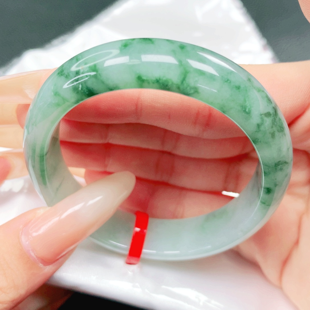 翡翠未镶嵌手镯54贵