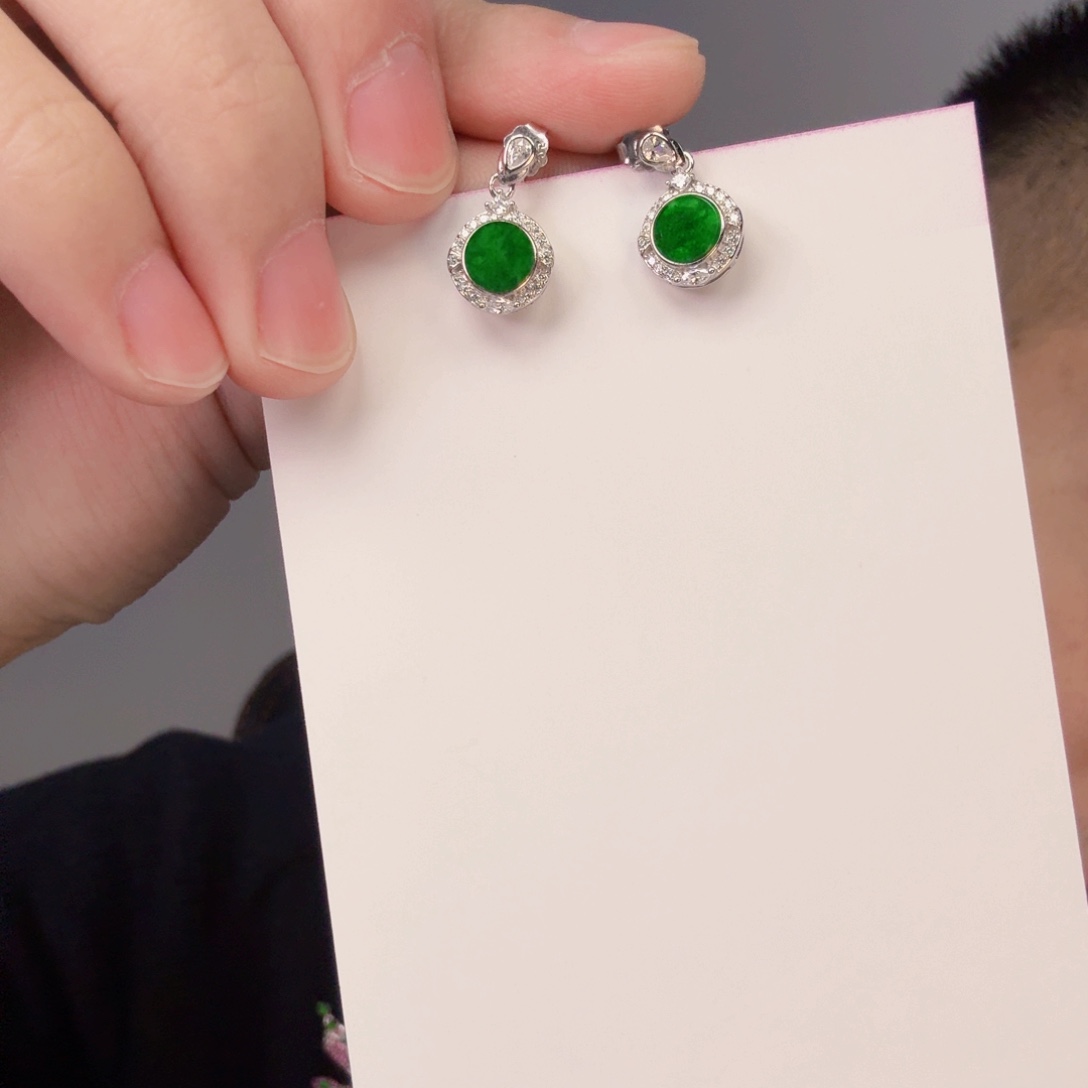 翡翠颈饰未镶嵌一对