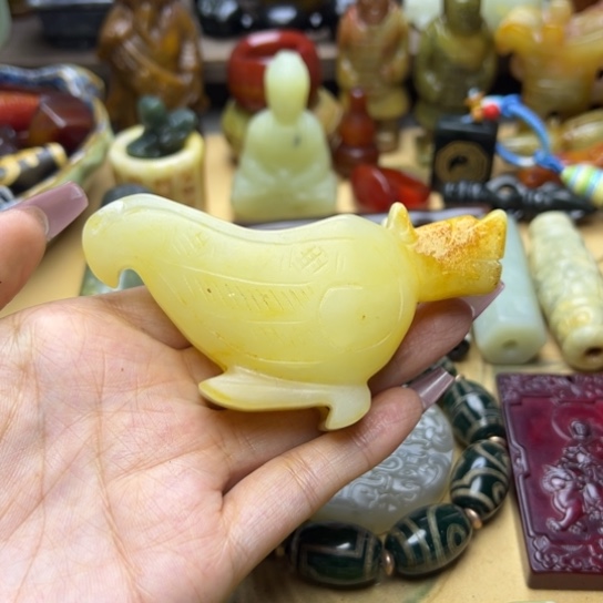 蛇纹石玉未镶嵌颈饰