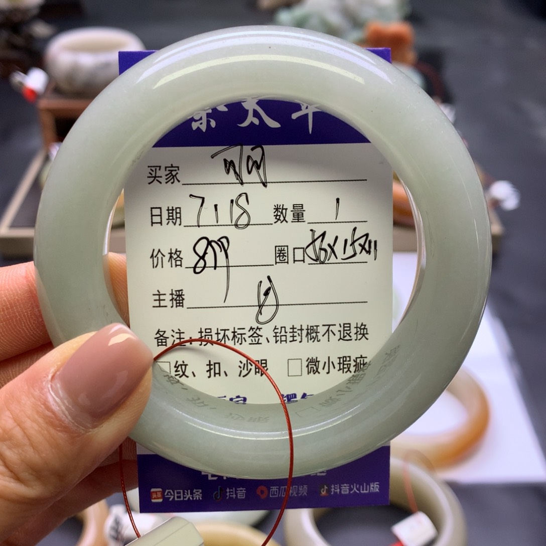 石英质玉手镯未镶嵌可**?