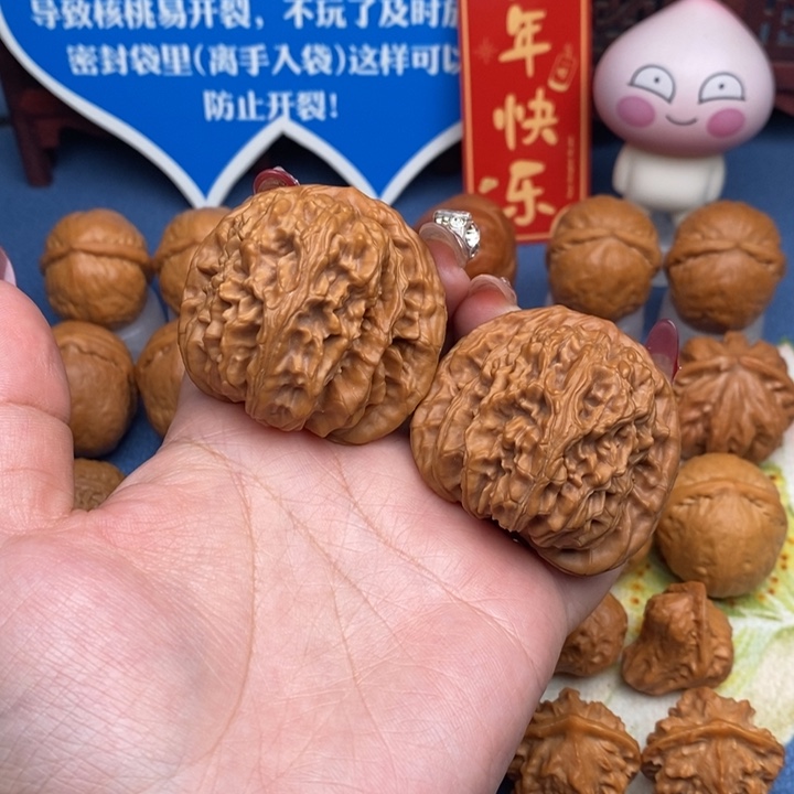 文玩核桃把件白*四座楼