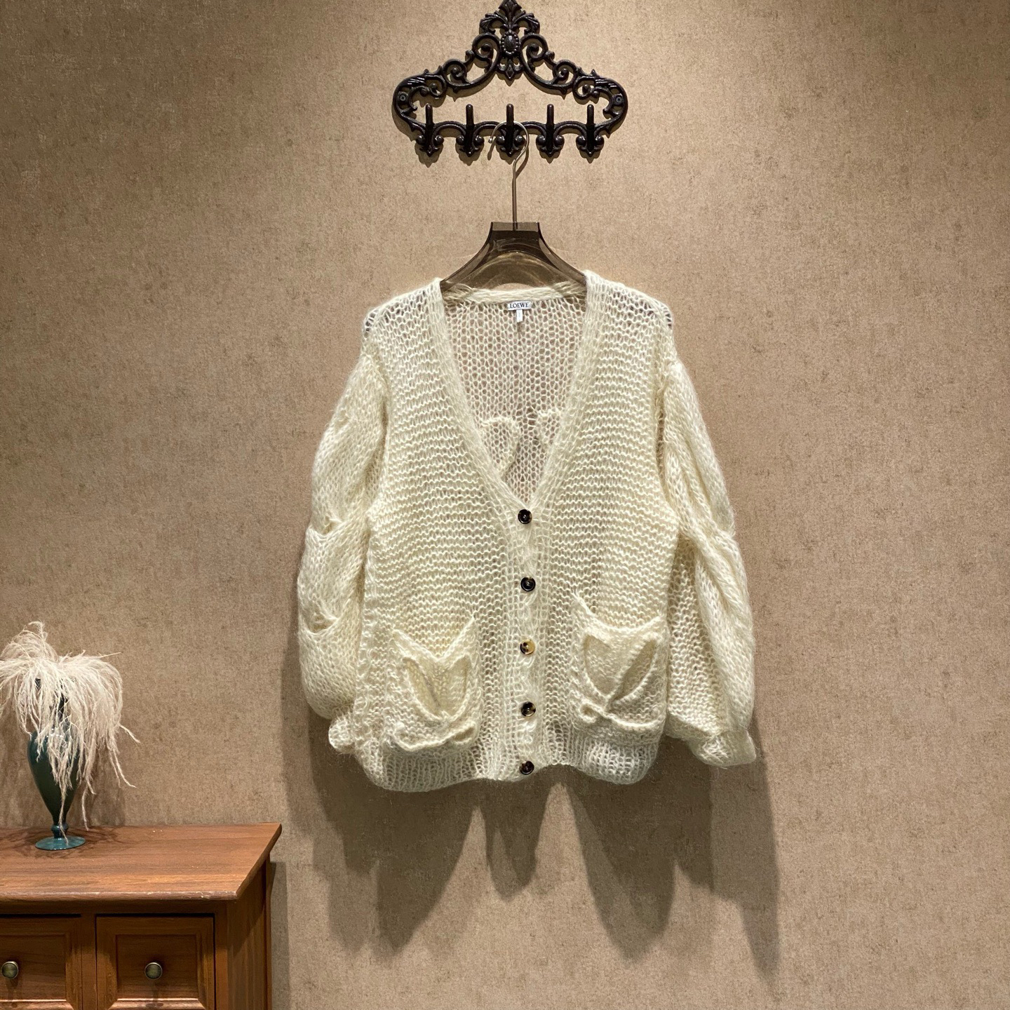 99新 LOEWE/罗意威 白色镂空大logo马海毛针织开衫/xs码/41982