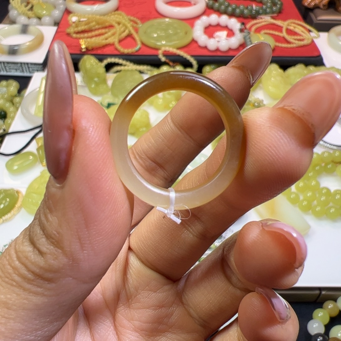 和田玉未镶嵌颈饰17.5圈