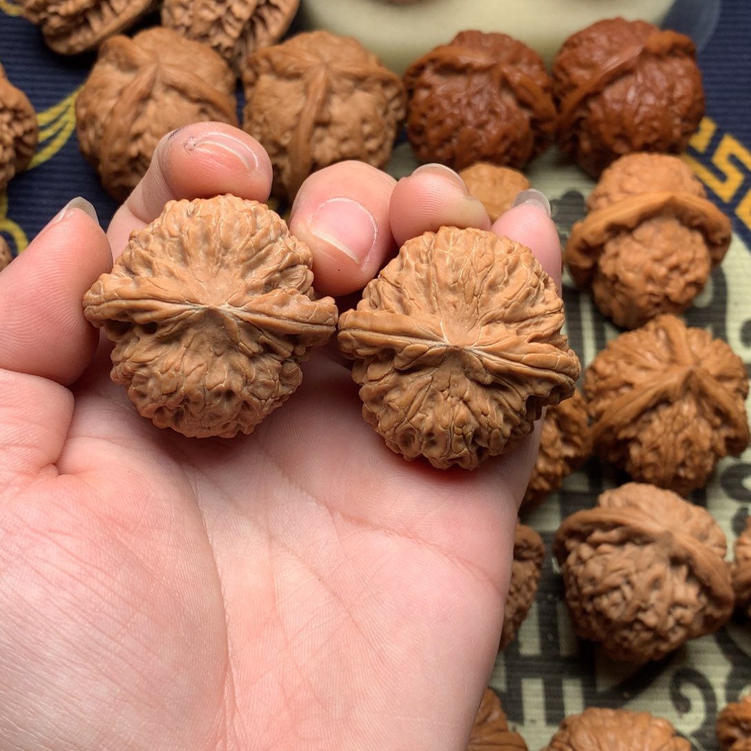 文玩核桃吊坠W****W核王37