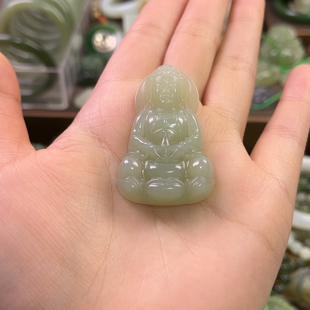 和田玉颈饰未镶嵌艳**花