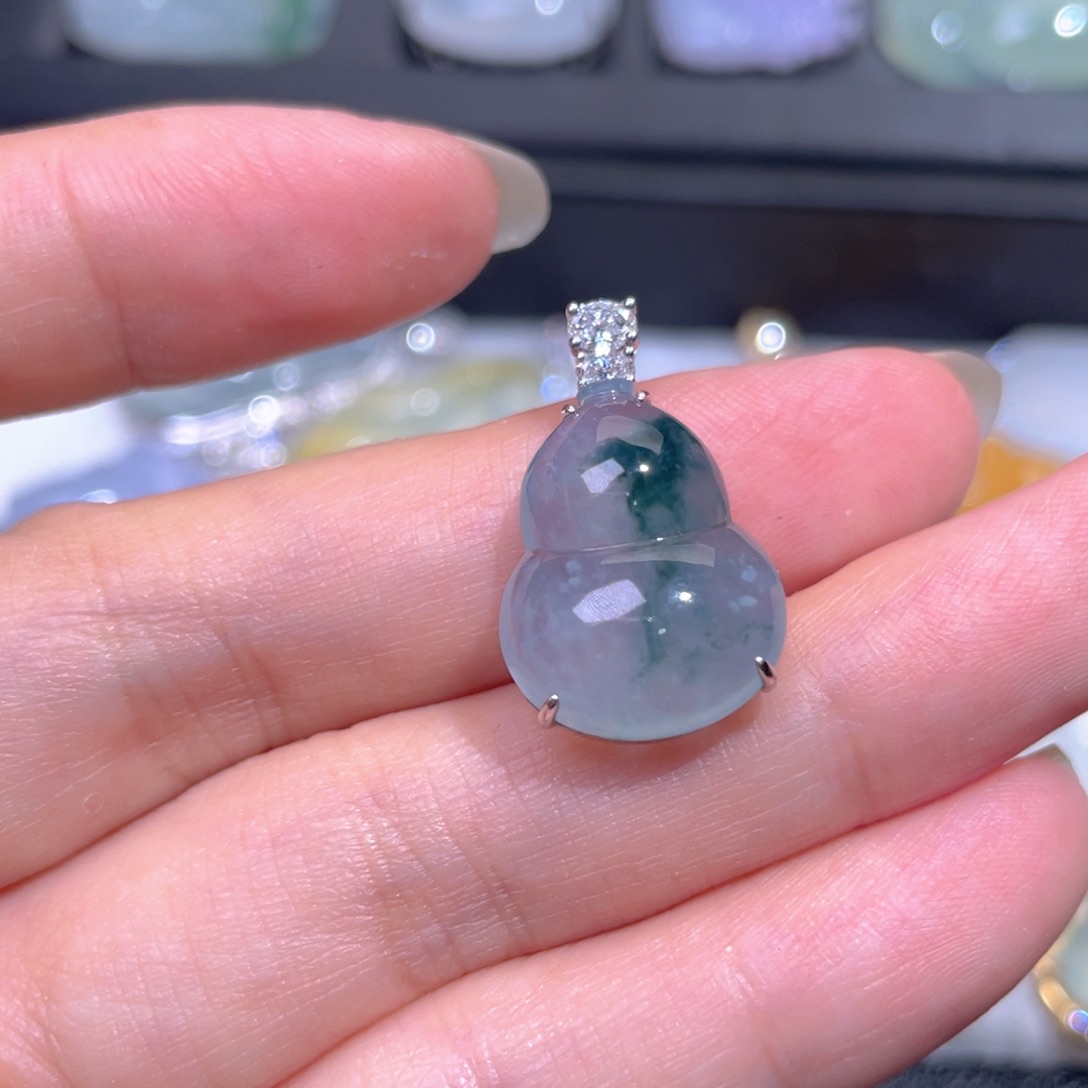 颈饰18K金镶嵌翡翠翡翠