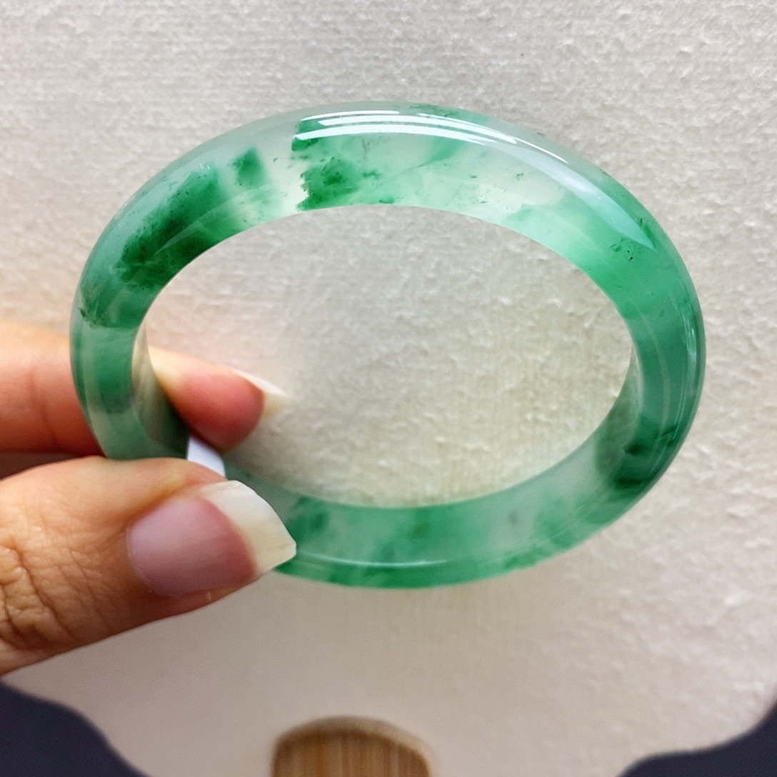 未镶嵌手镯石英质玉