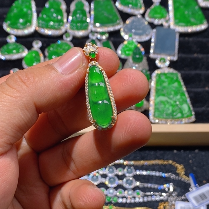 翡翠颈饰未镶嵌天然A货翡翠