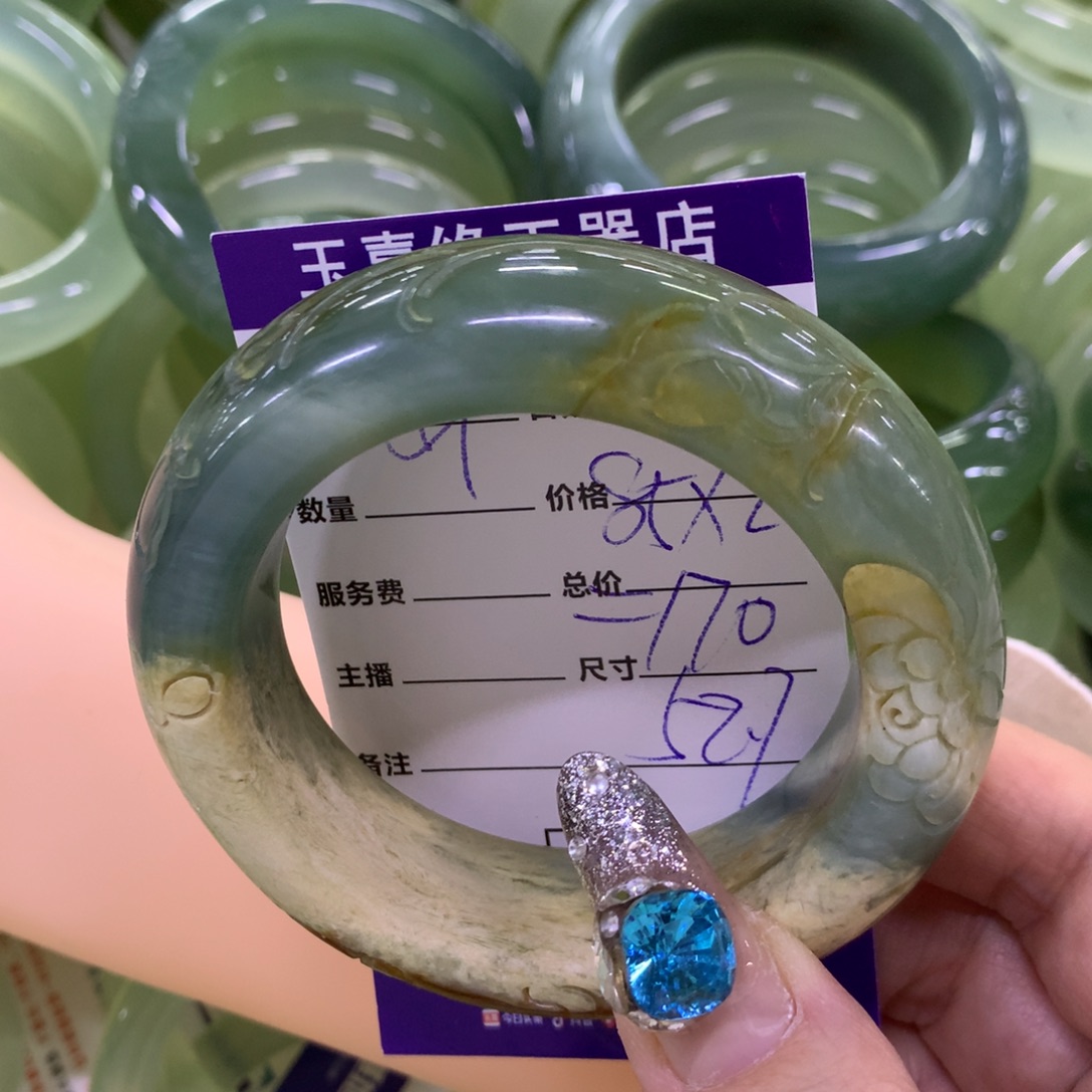 晴***山蛇纹石玉未镶嵌手镯