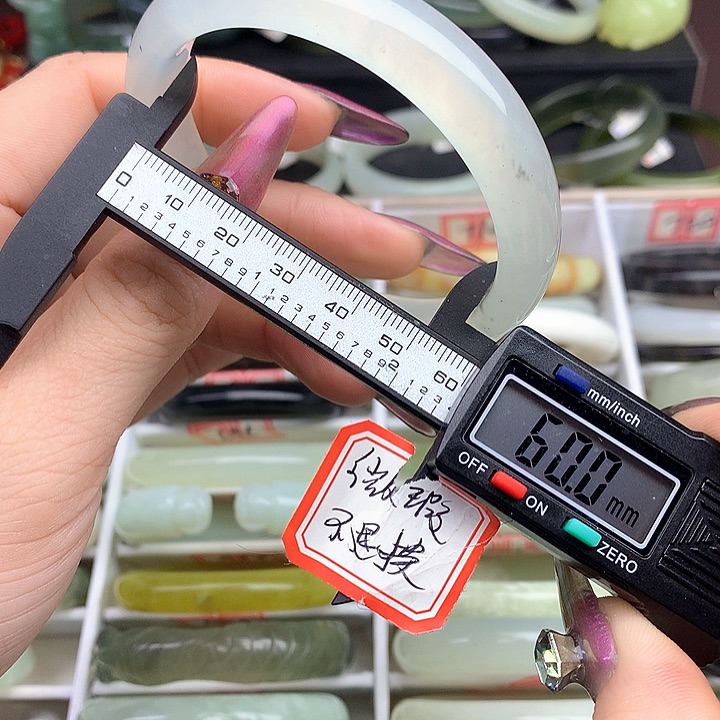 蛇纹石玉手镯未镶嵌687
