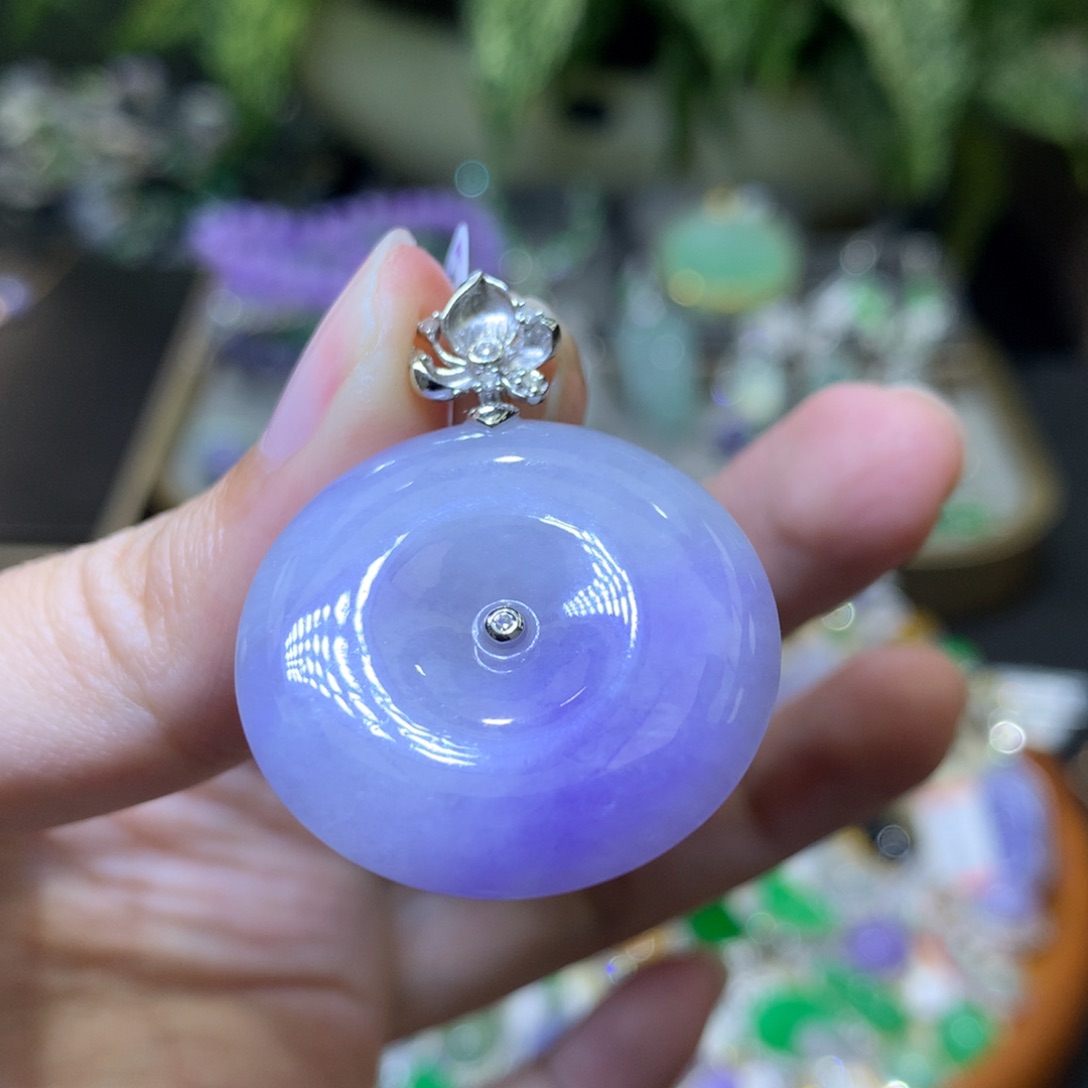 颈饰18K金镶嵌翡翠