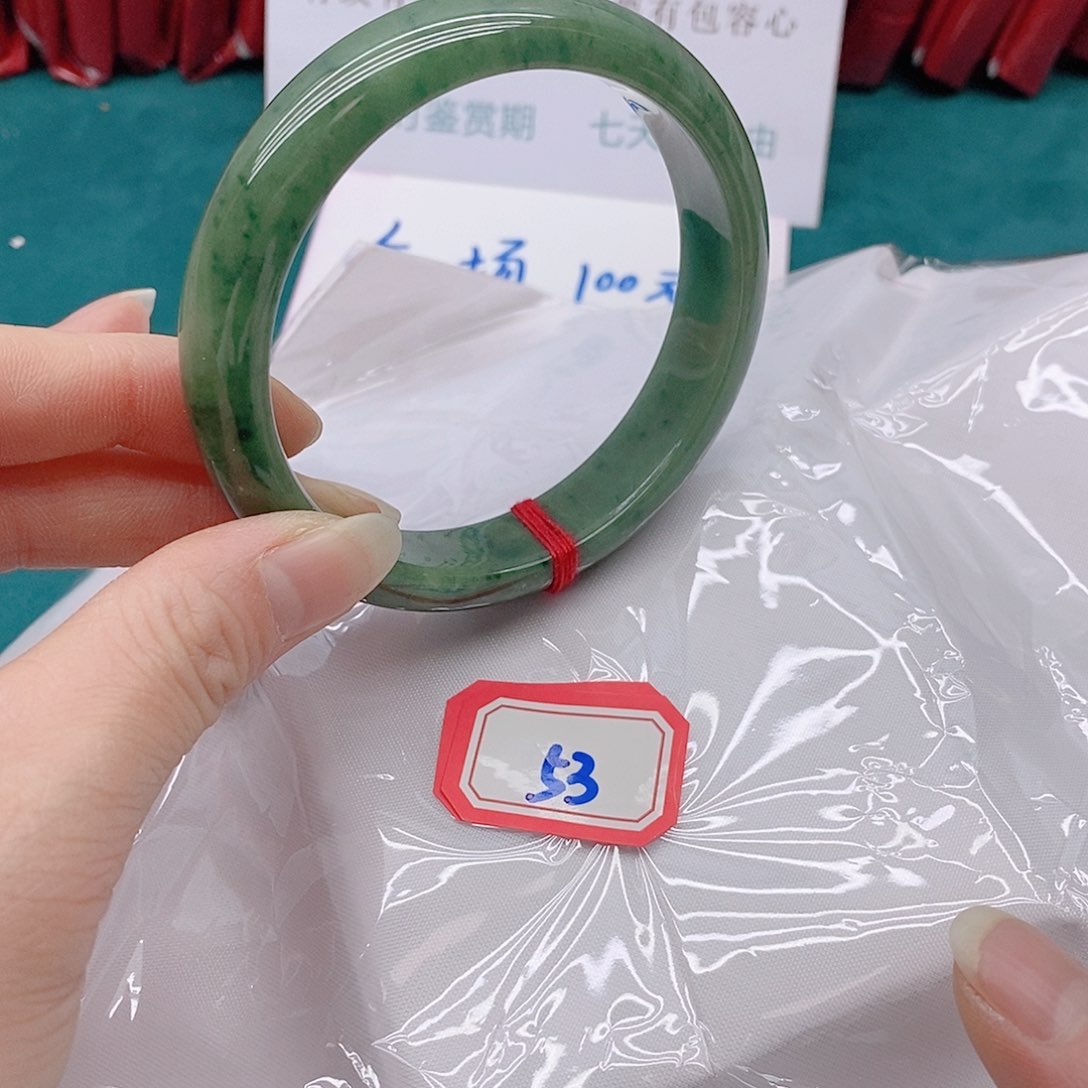 翡翠手镯未镶嵌凯*琳53333333