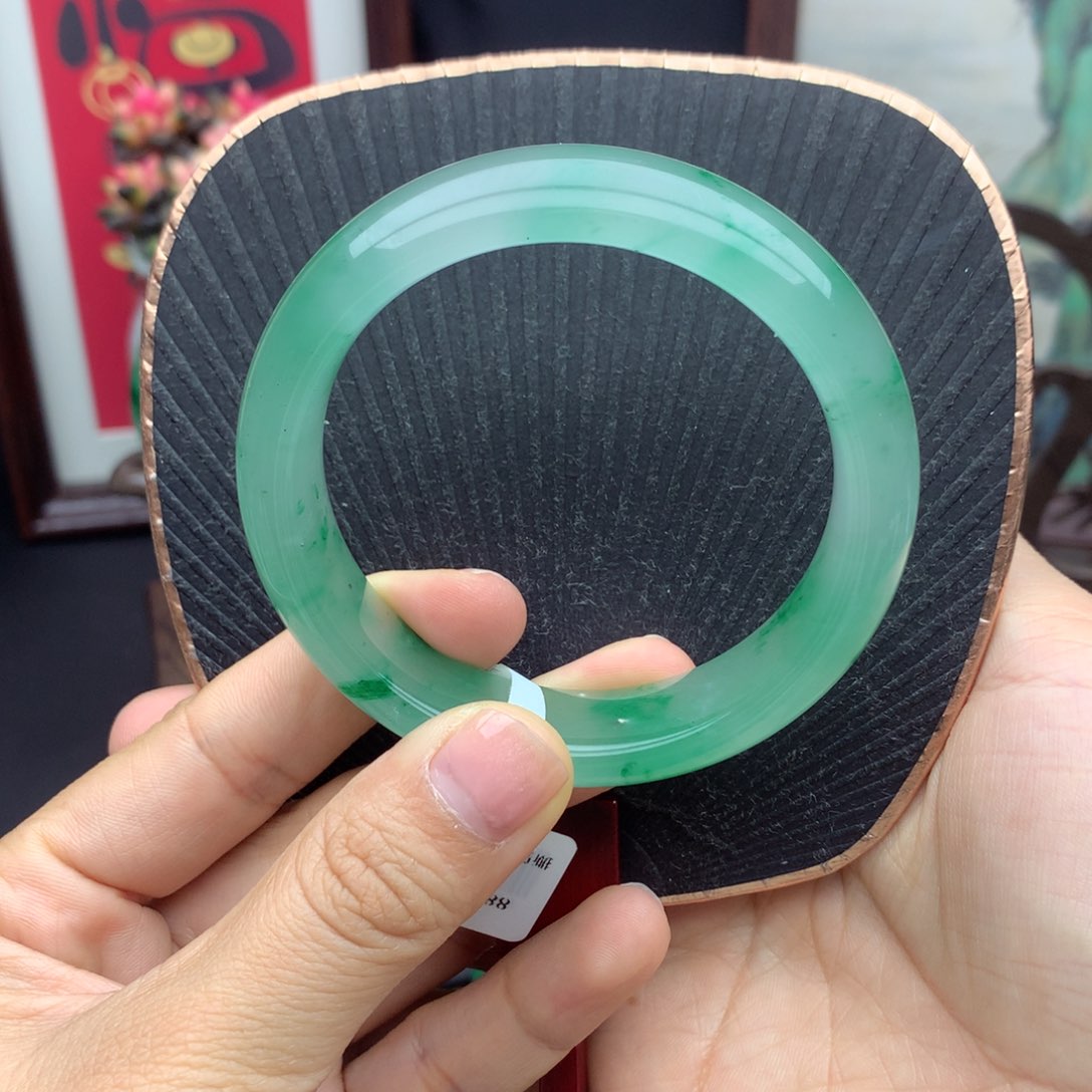 石英质玉手镯未镶嵌M****?