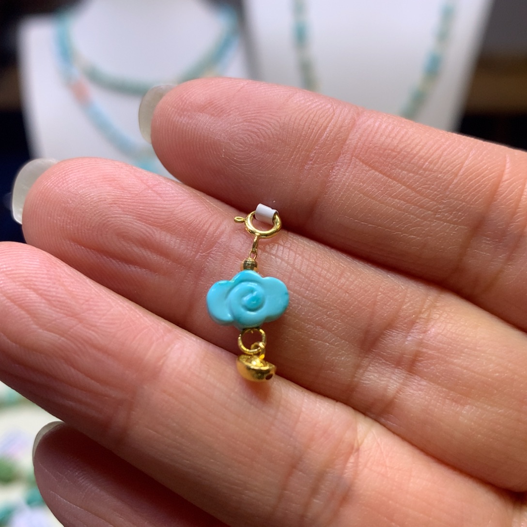 绿松石18K金镶嵌挂件