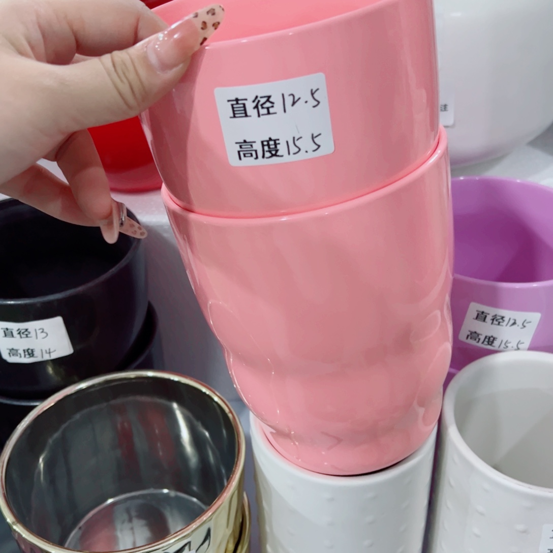 有孔，陶瓷花盆满10米包邮发货。