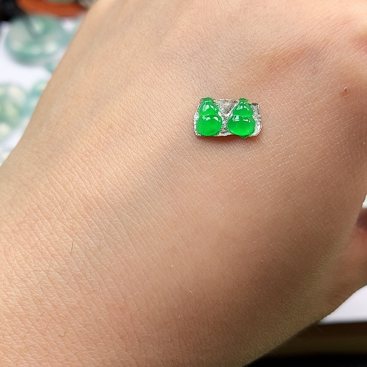 翡翠吊坠(不含链)未镶嵌一对