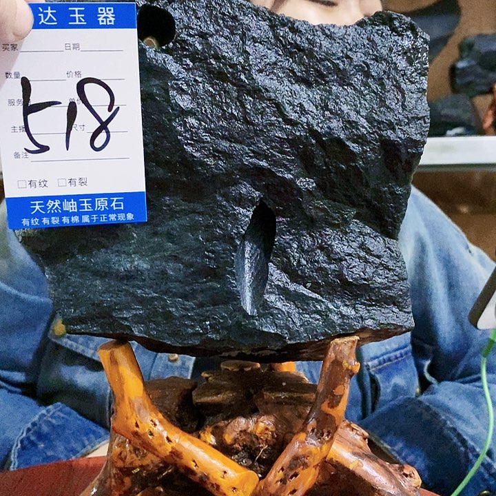 蛇纹石玉原石未镶嵌