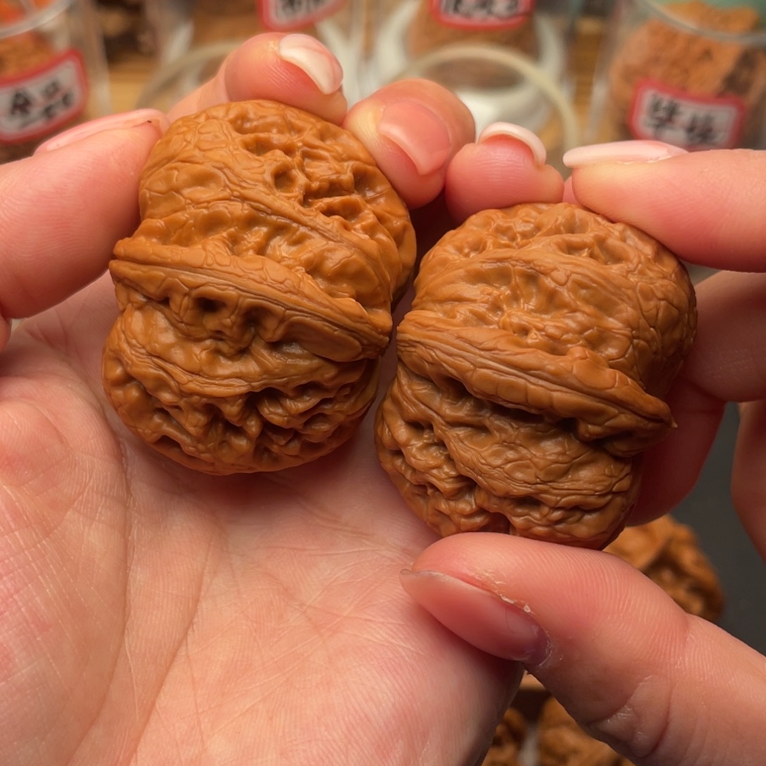 桃核把件50.2克全品金锭子43.8