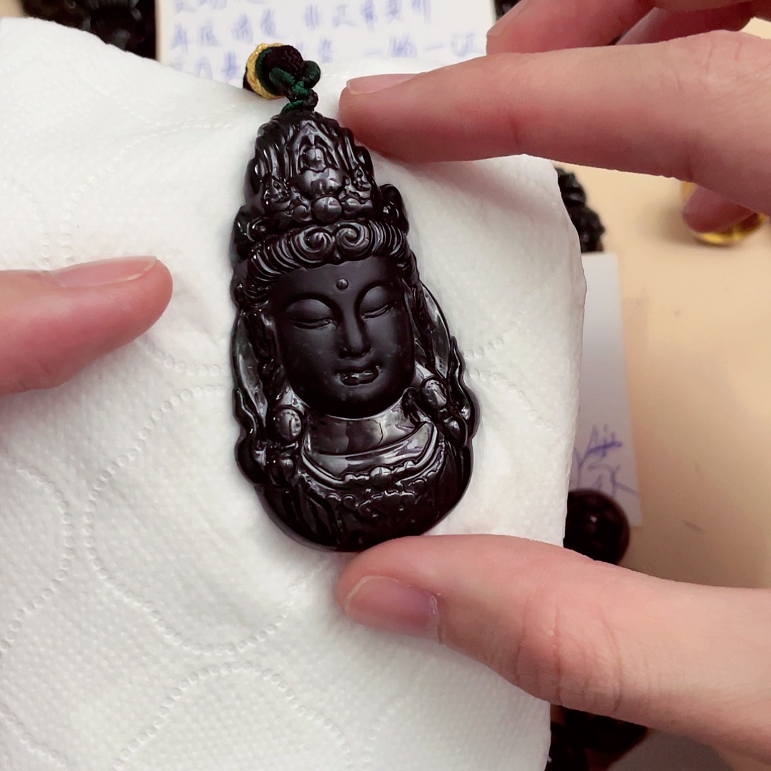 翡翠挂件未镶嵌翡翠