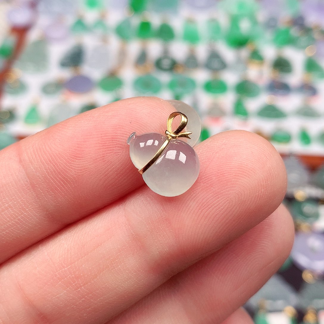 翡翠颈饰18K金镶嵌豆***妈天然翡翠A货