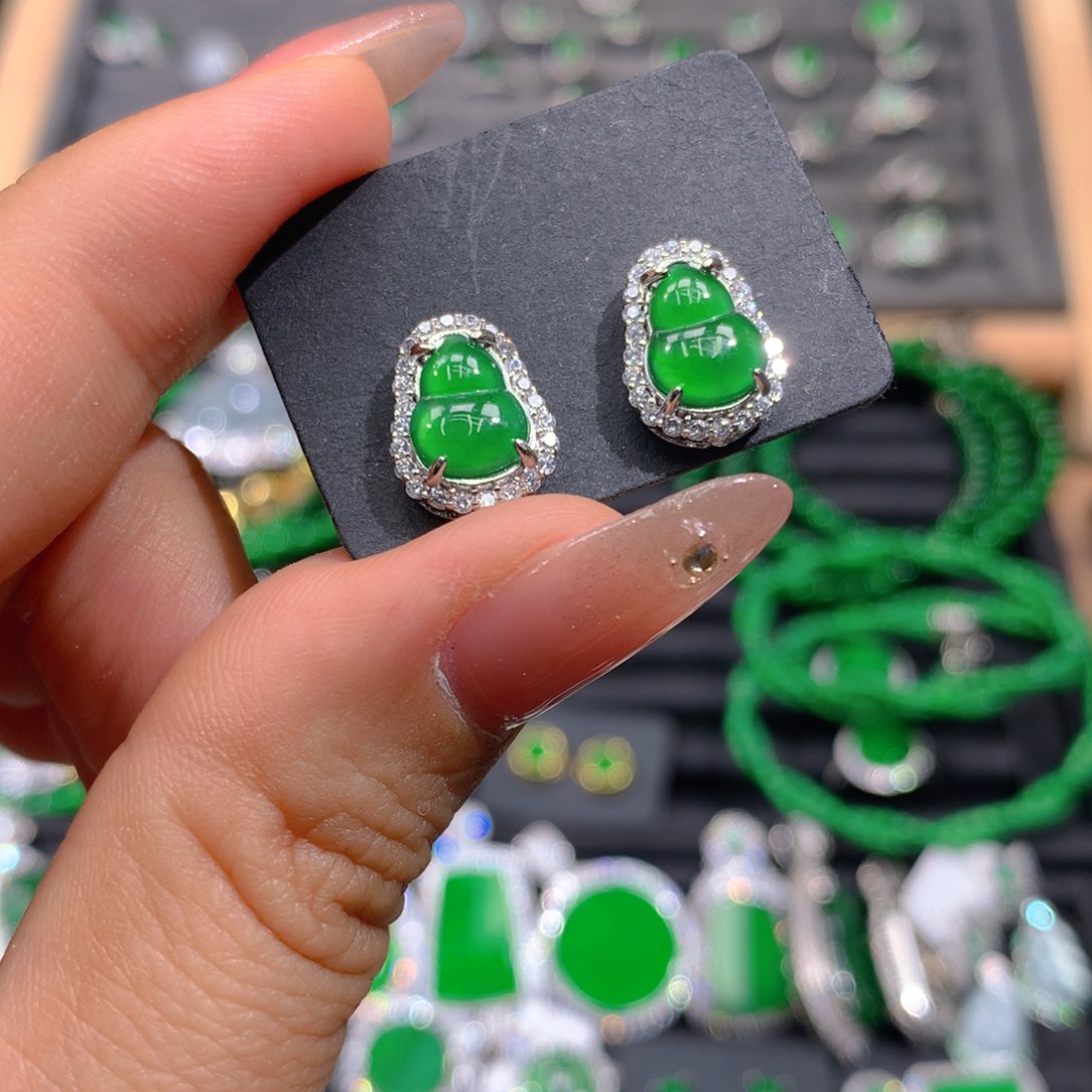 翡翠耳饰未镶嵌天然