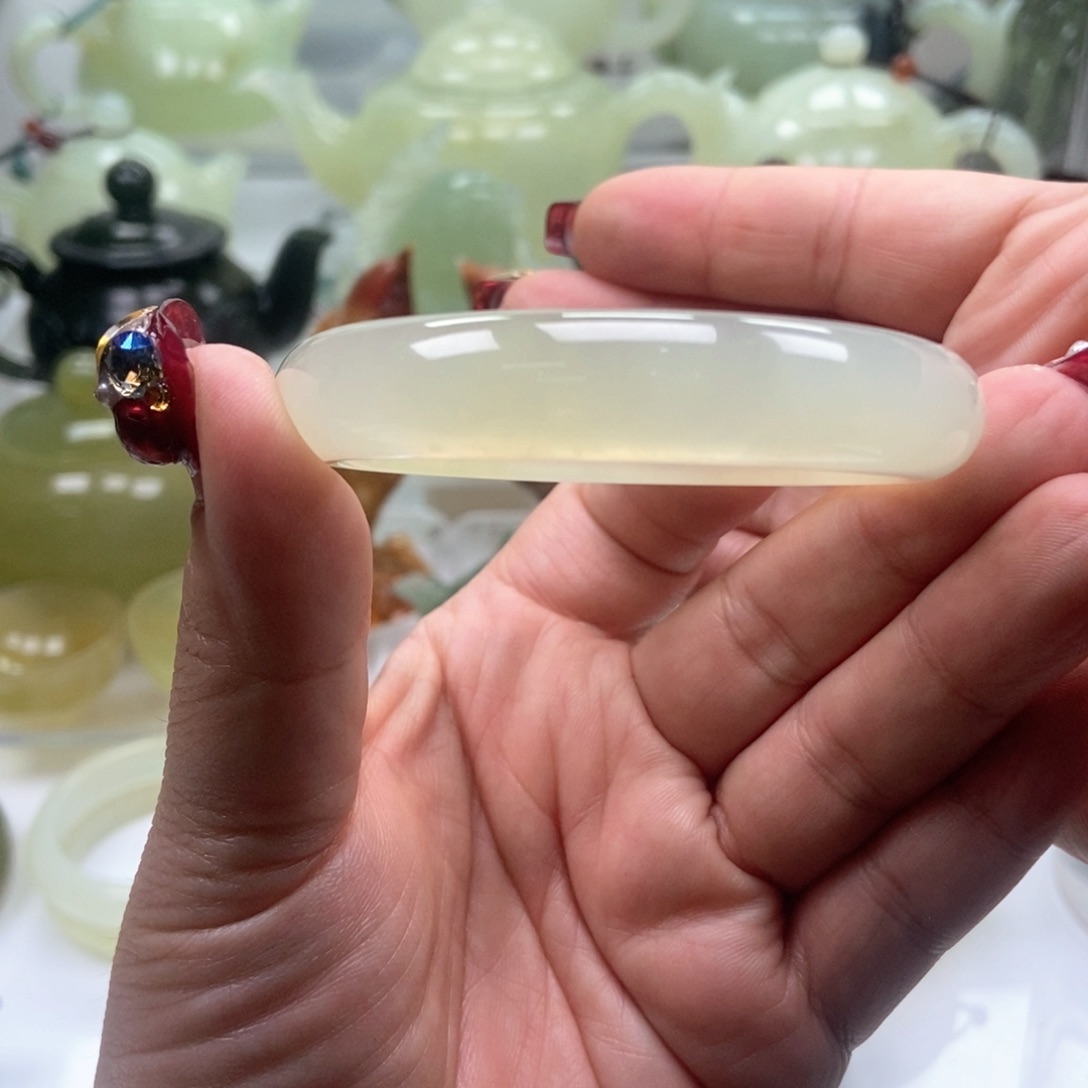 蛇纹石玉手镯未镶嵌54 口