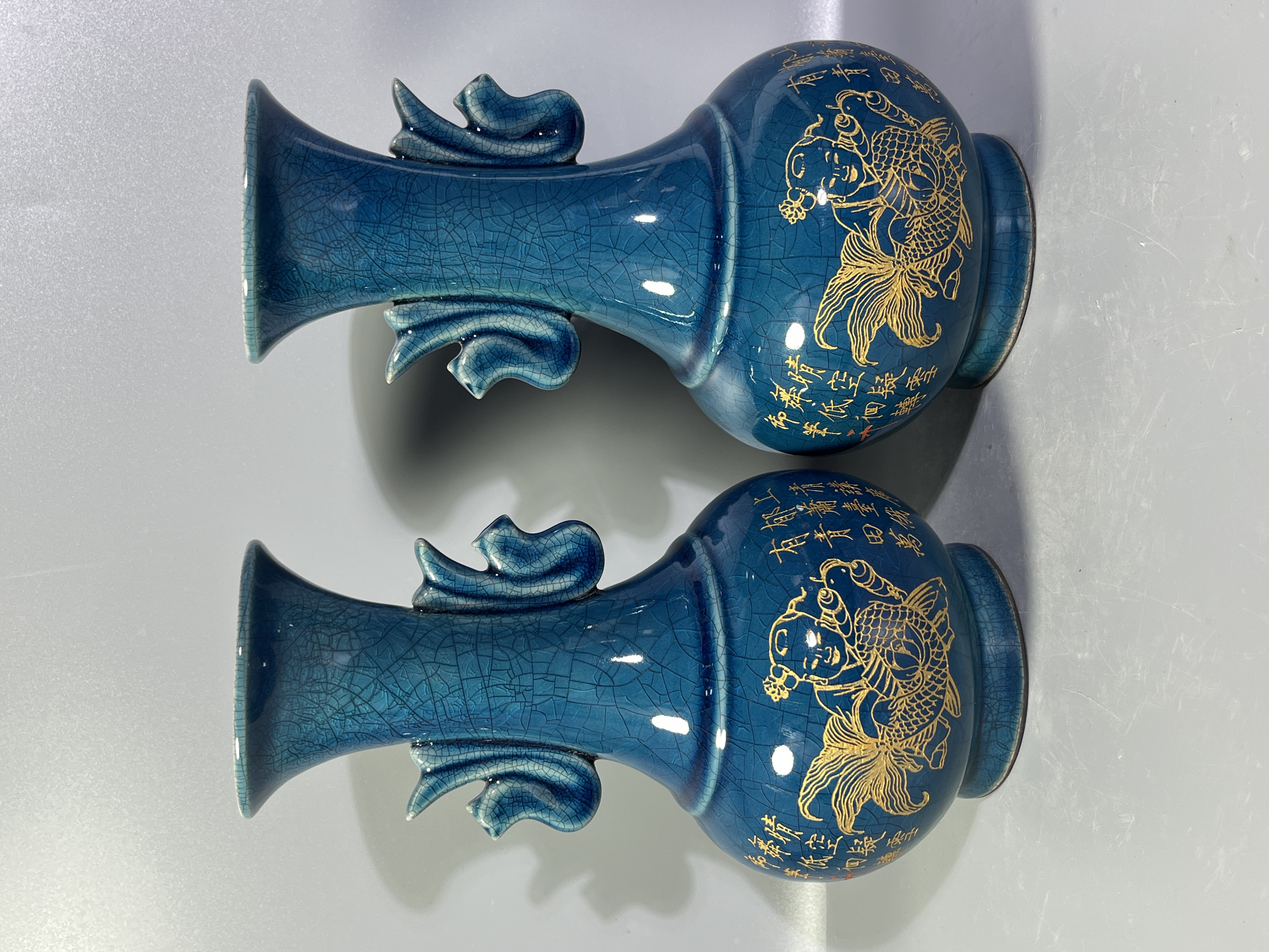 柴窑孔雀蓝釉双耳瓶一对2件，喜欢可私聊或拍下！