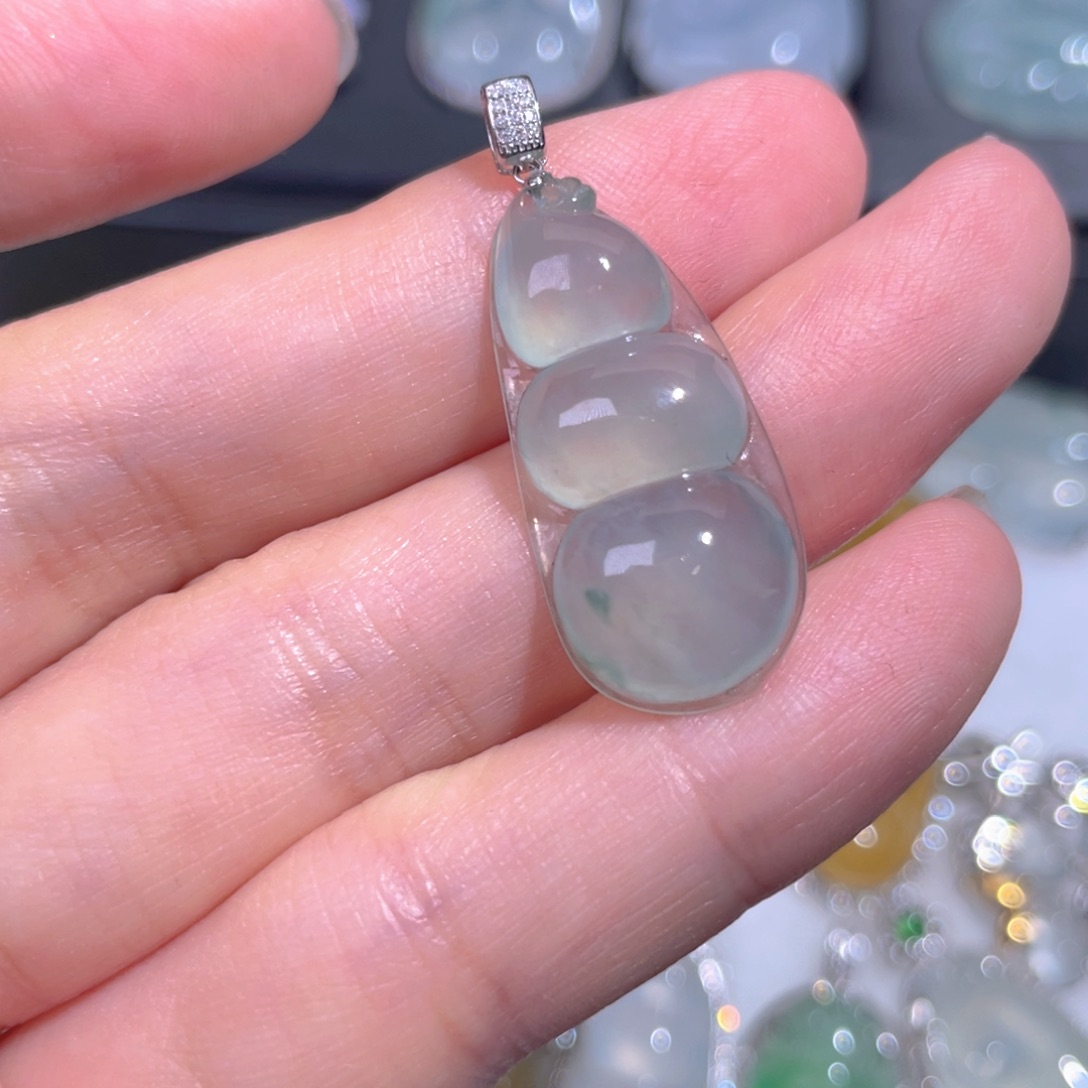 颈饰18K金镶嵌翡翠翡翠