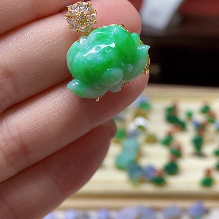 翡翠未镶嵌颈饰吊坠