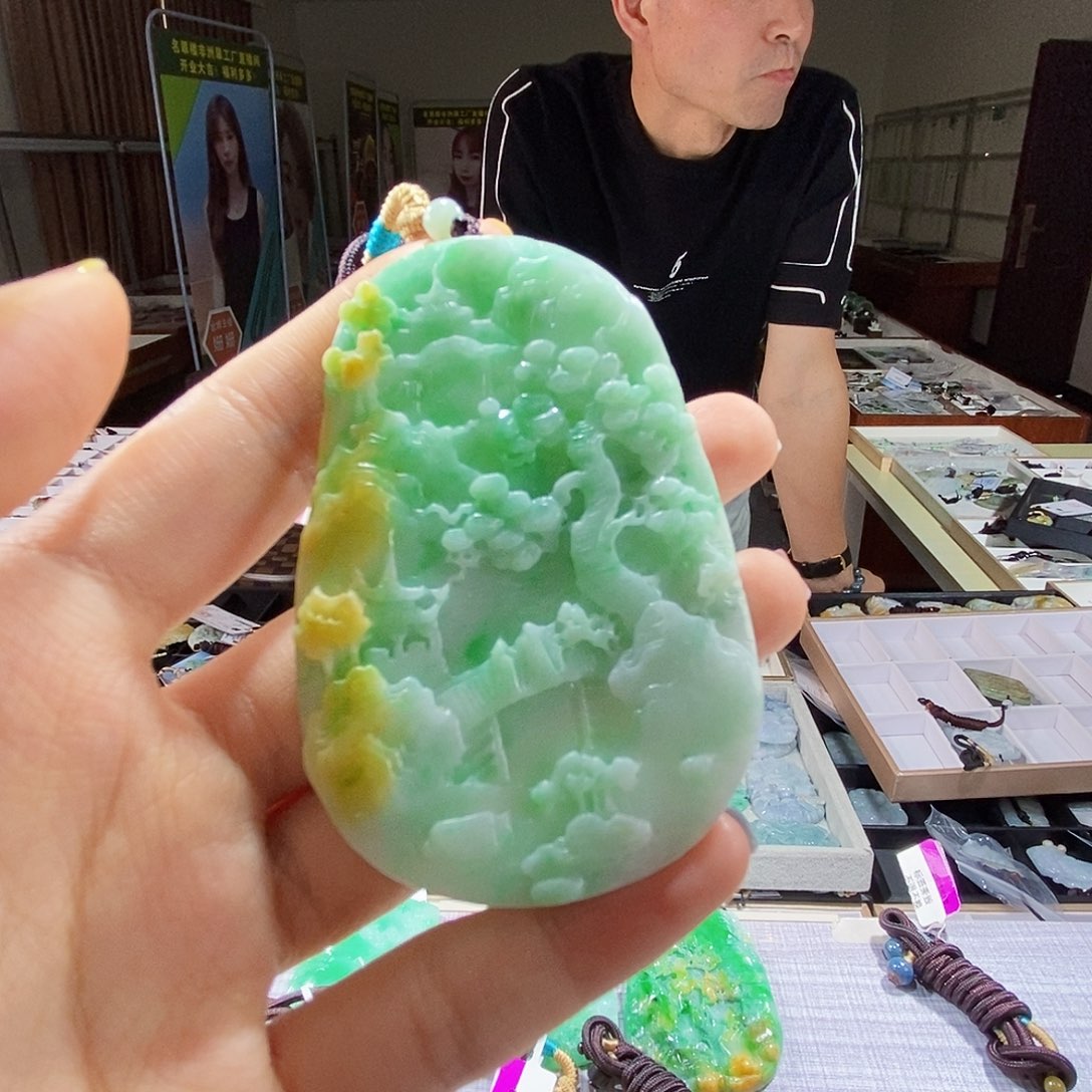 翡翠未镶嵌颈饰翡翠