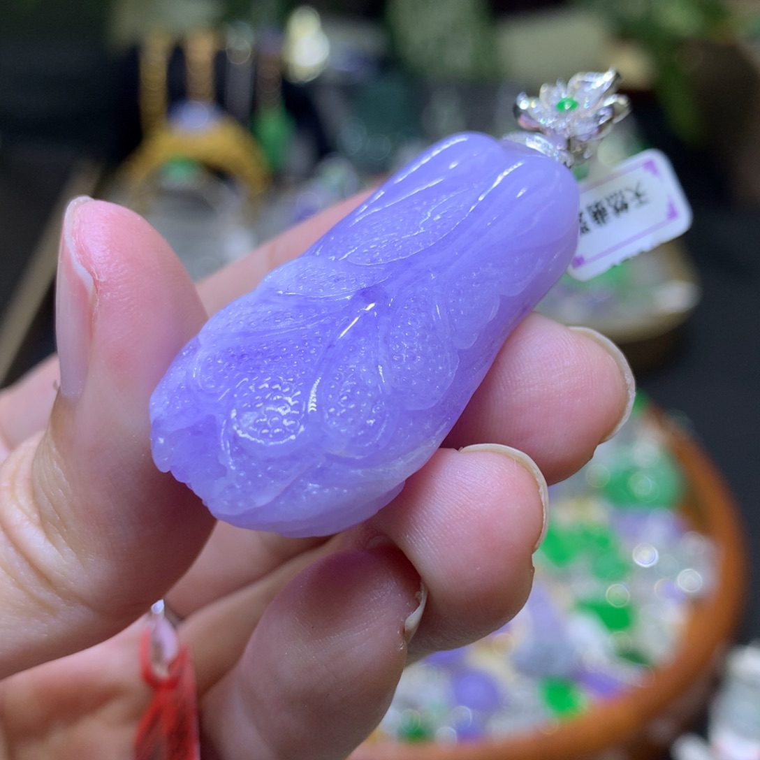 颈饰18K金镶嵌翡翠