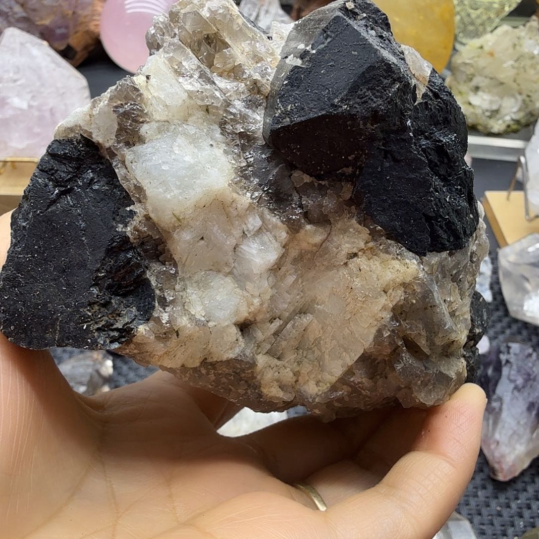 石材水晶黑碧共生