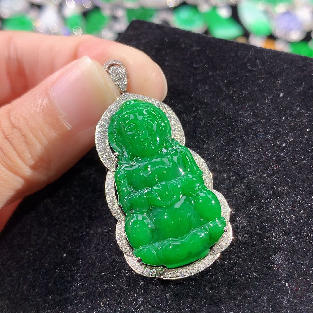 翡翠18K金镶嵌颈饰