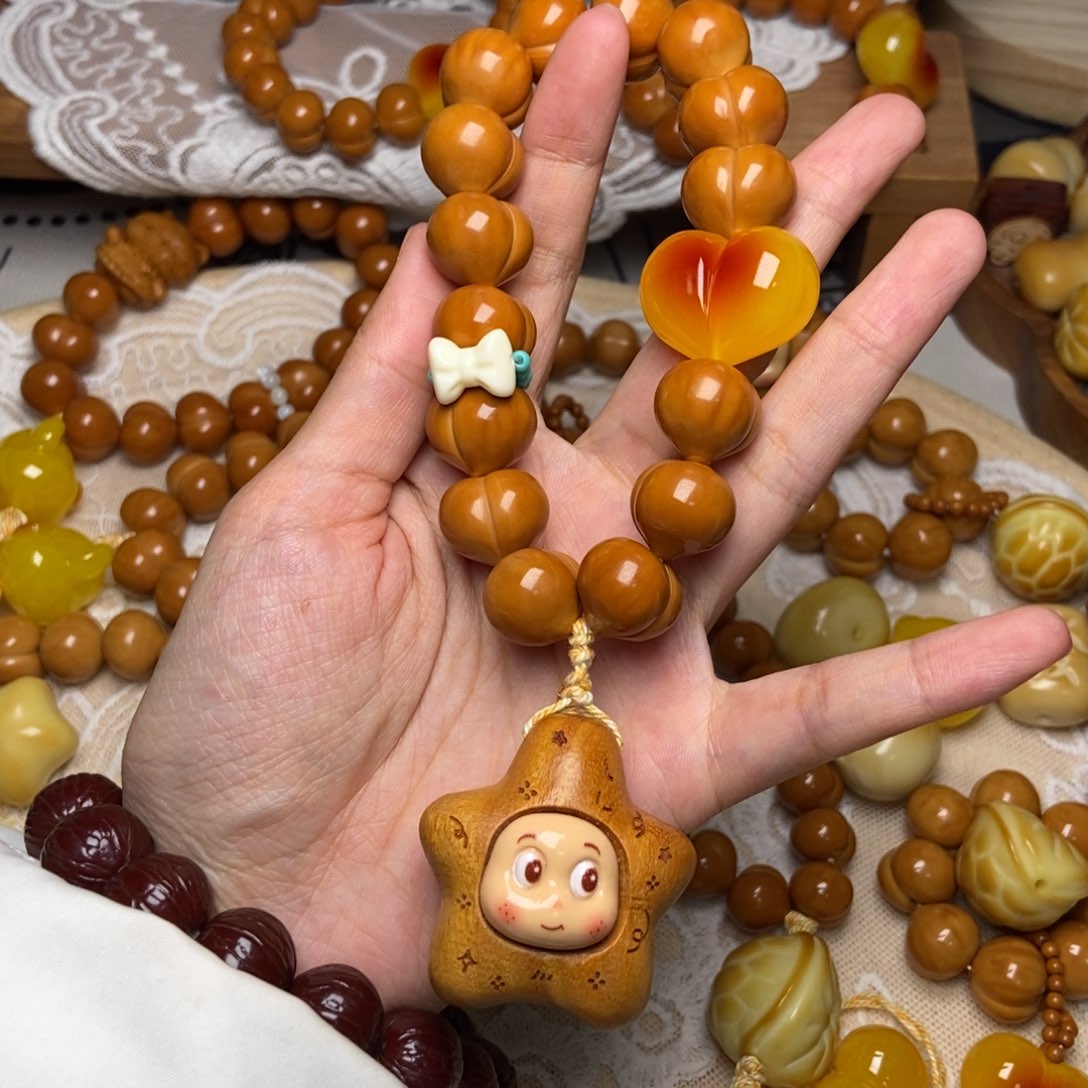 吊坠猴头核桃屁桃玻璃底卡16