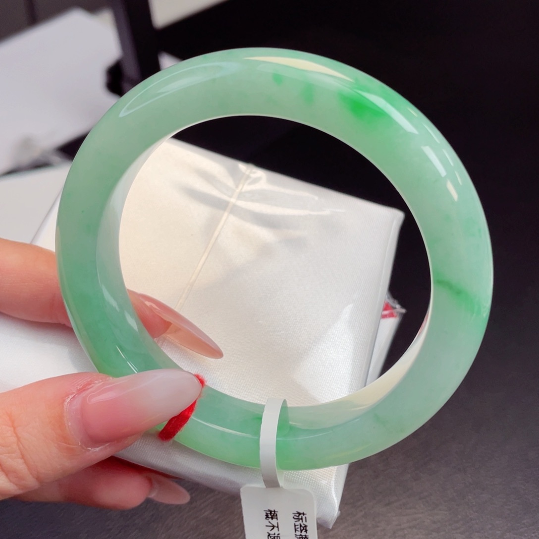 翡翠未镶嵌手镯58.8满阳绿 春色满园关不住 性价比高23