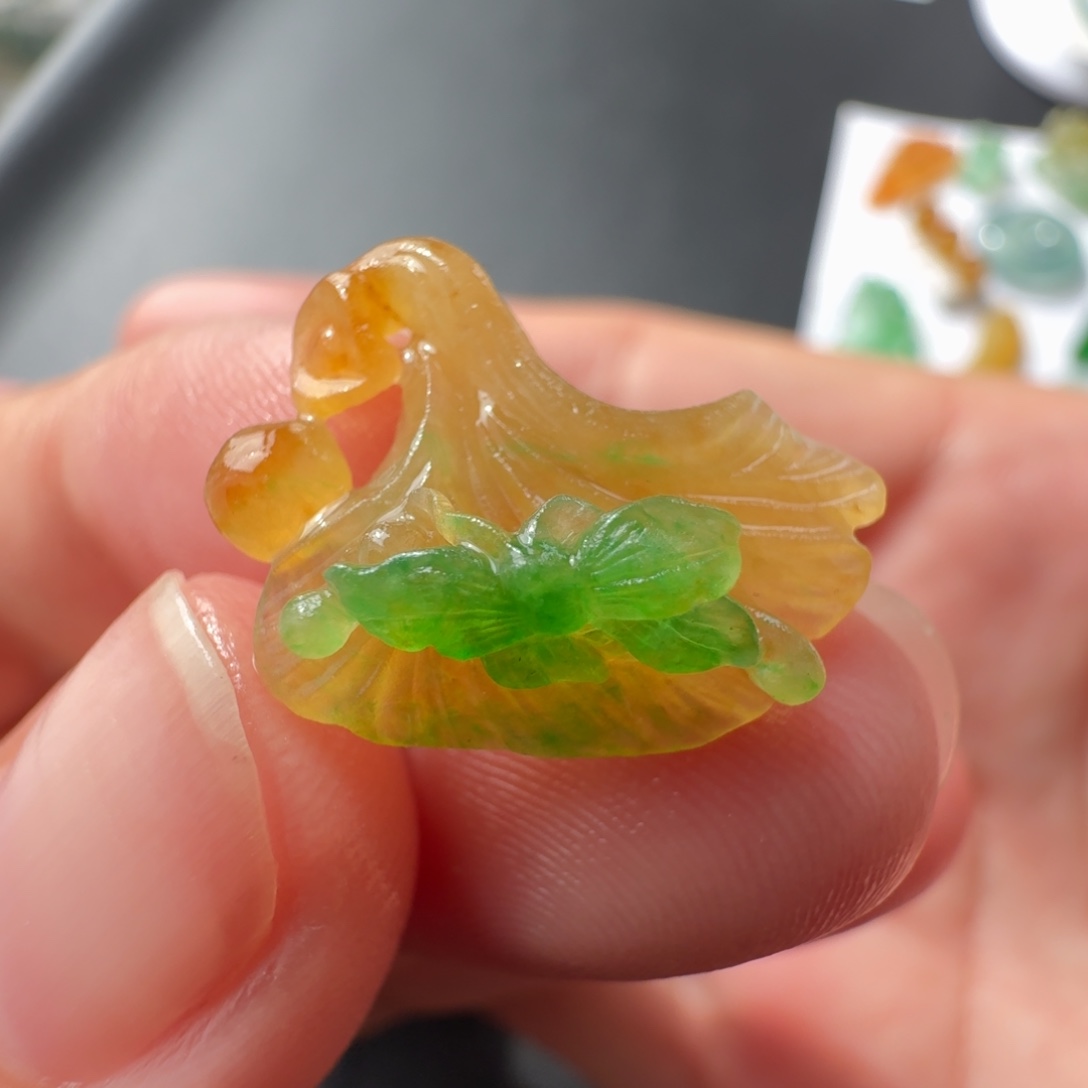 定制翡翠未镶嵌黄加绿银杏叶