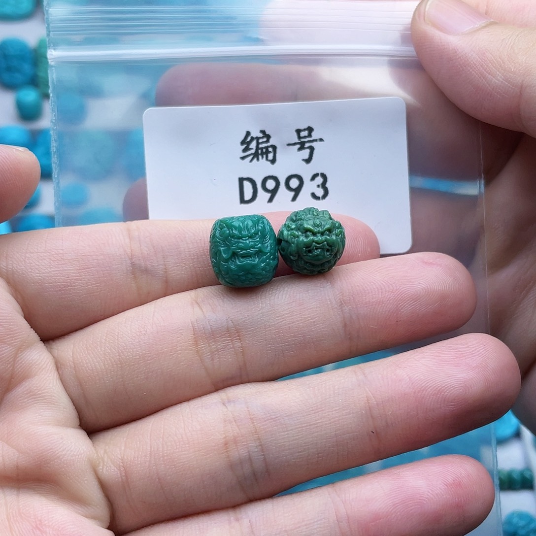 文***生绿松石未镶嵌珠宝奇石