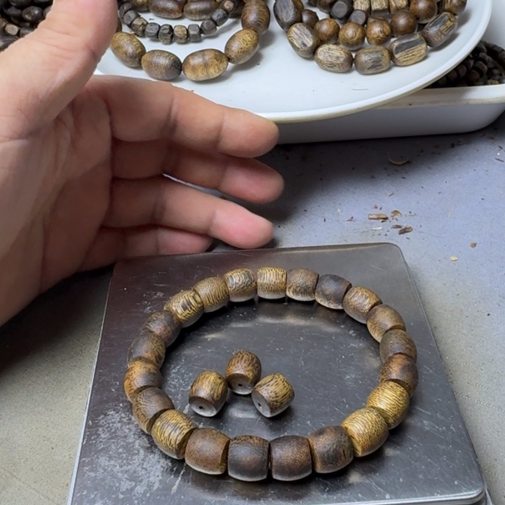 沉香手串j***e乌身手串9克