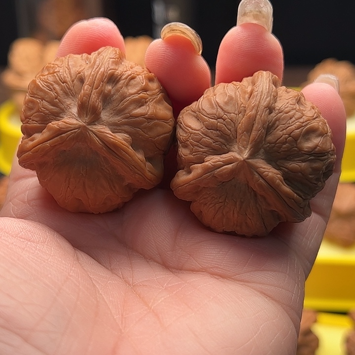 文玩核桃吊坠平谷元宝三棱 微微修