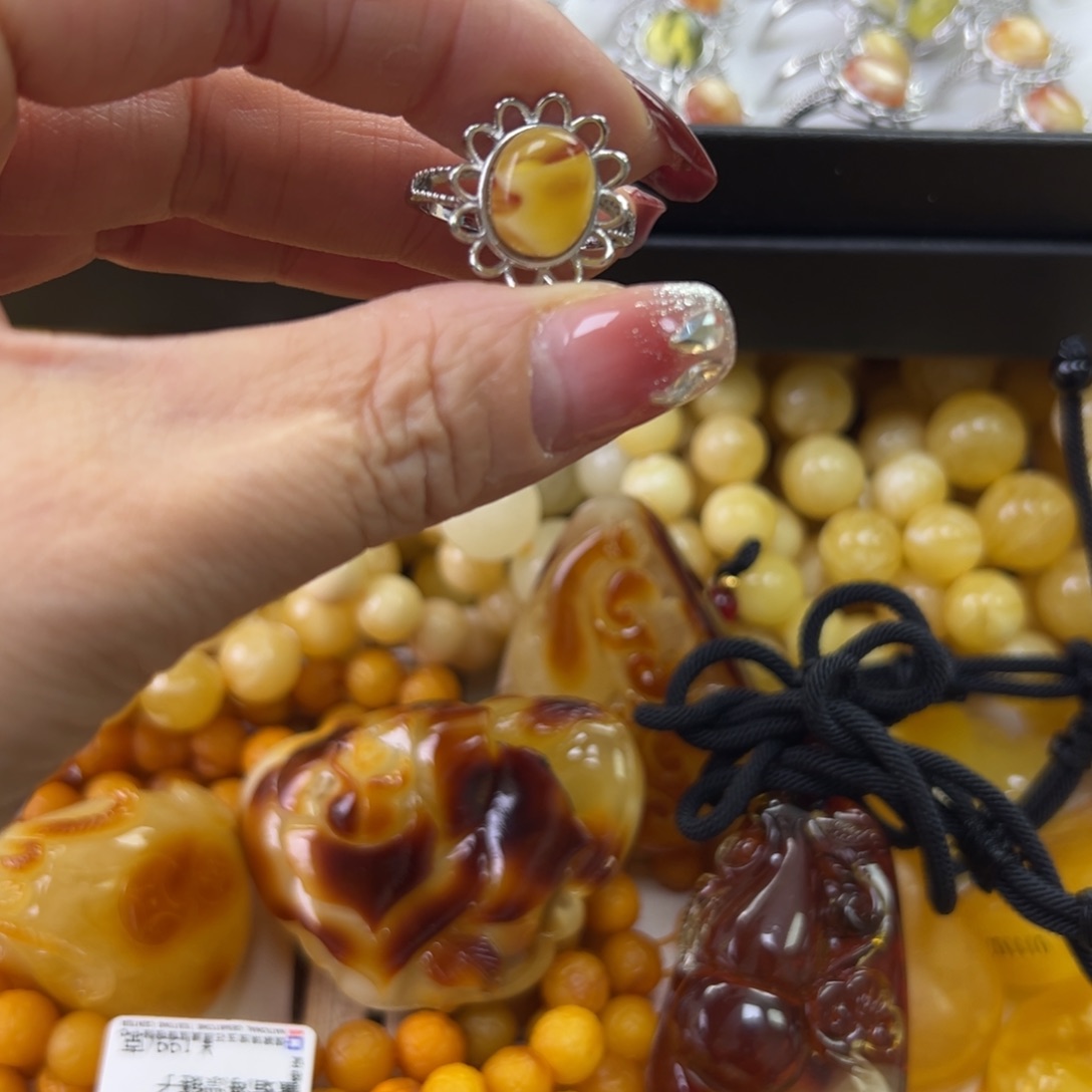 琥珀珠宝奇石未镶嵌