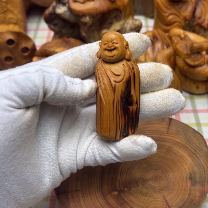 t***s柏木（崖柏）陈化老料手串把件 