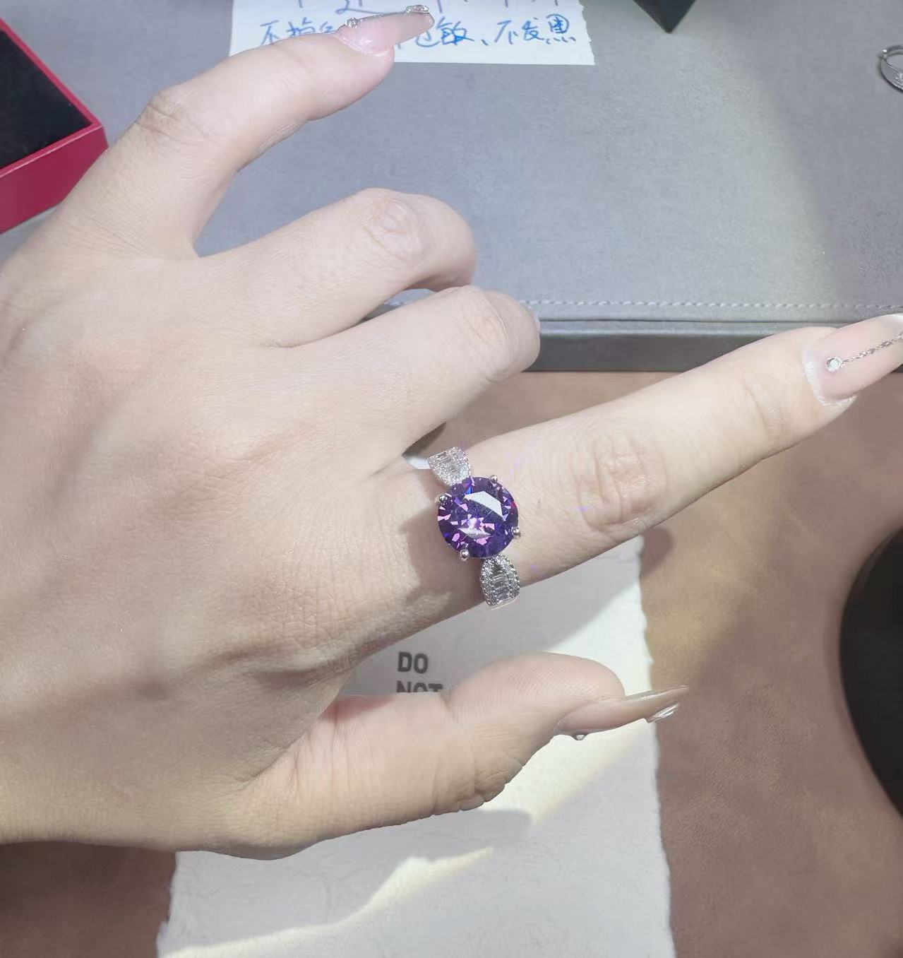  炫璨高奢波利维亚紫色大克拉戒指女款镶嵌