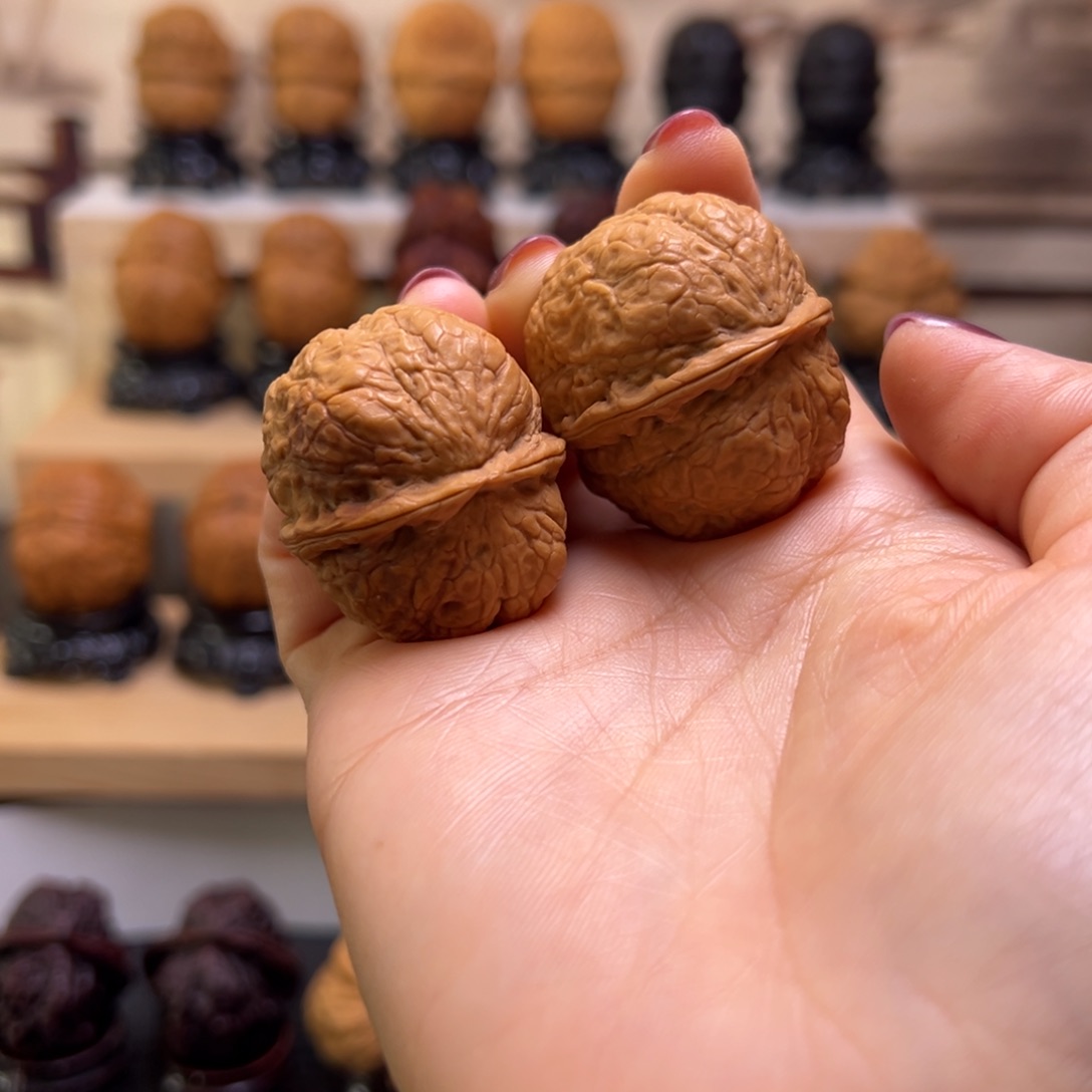 文玩核桃把件玉龙开背蟾35H