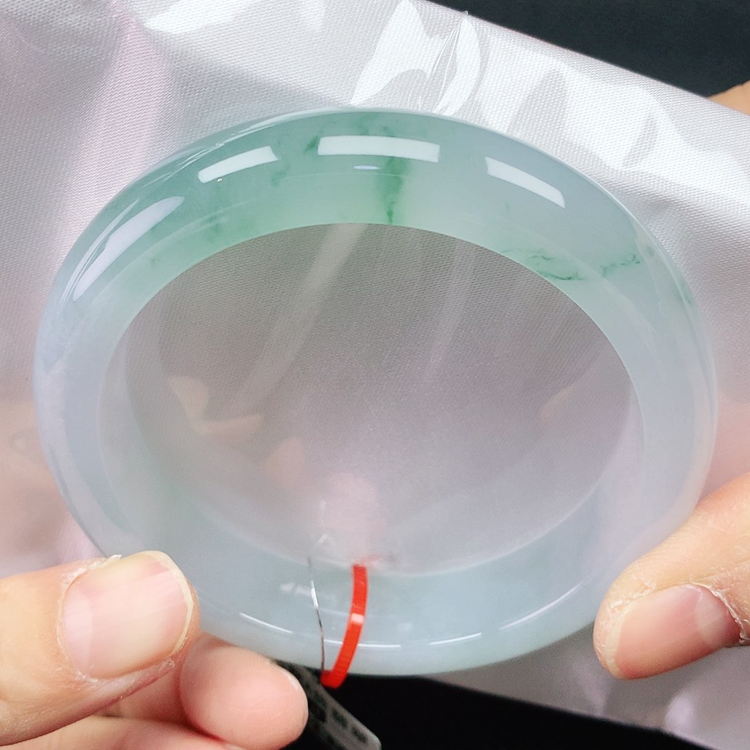 翡翠手镯未镶嵌60圈